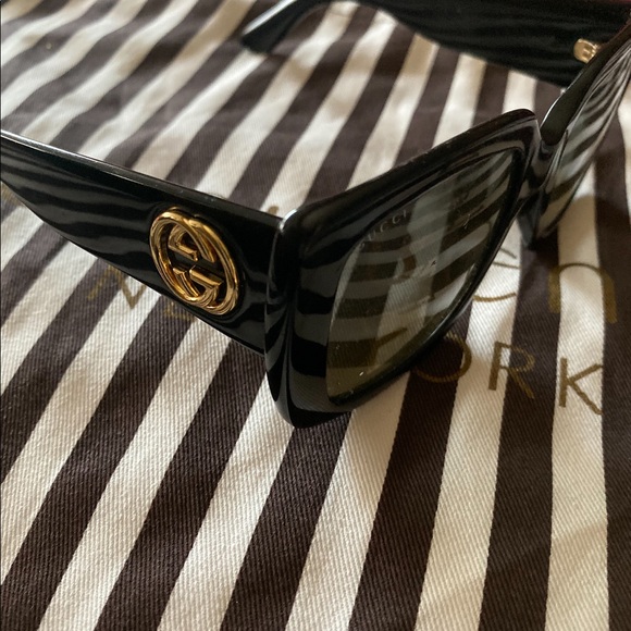 Gucci Sunglasses comes in origin case and duster